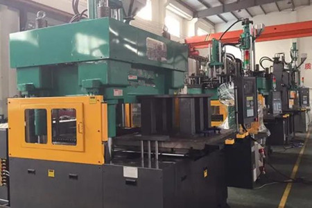 伺服節(jié)能精密注塑機(jī)多少錢一臺(tái)？至少3萬元以上！