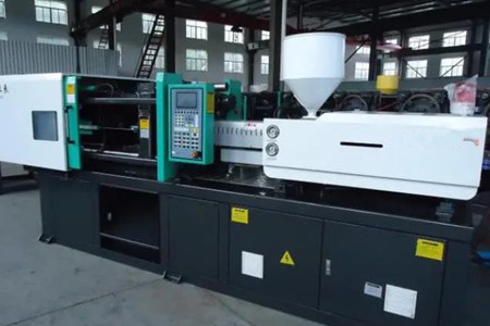 PVC管接頭注塑機(jī)啟動前需要做哪些準(zhǔn)備工作？